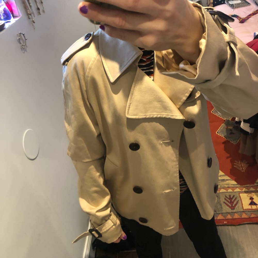 Short trech coat
